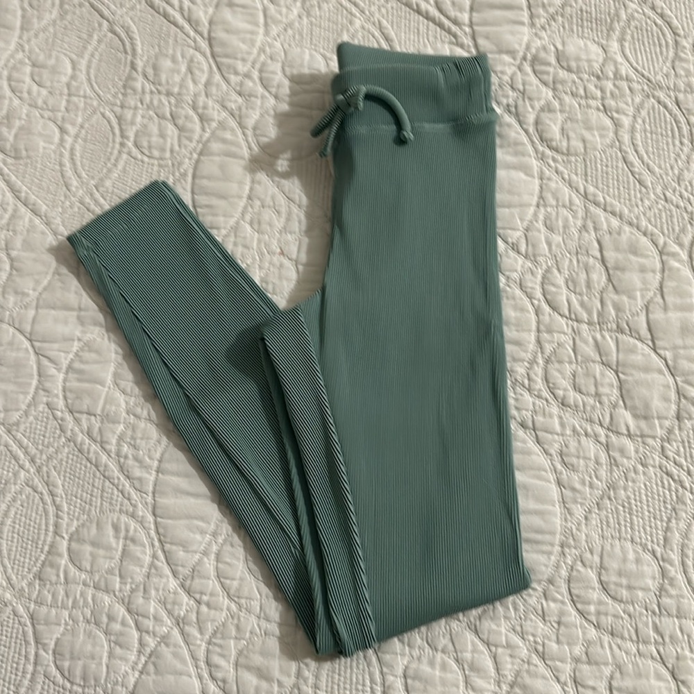 Koral Ribbed Leggings NWOT